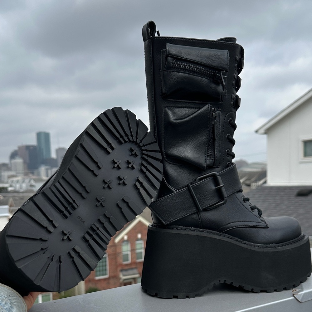Current Mood Obsidian Platform Zip Up Boots - Picture 7 of 12